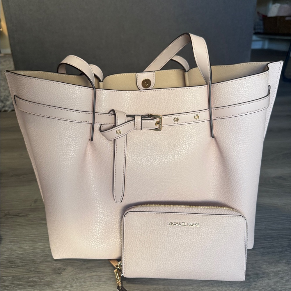 Michael Kors Emilia LG EW Tote & Wallet Set in Powder Blush Pebbled Leather